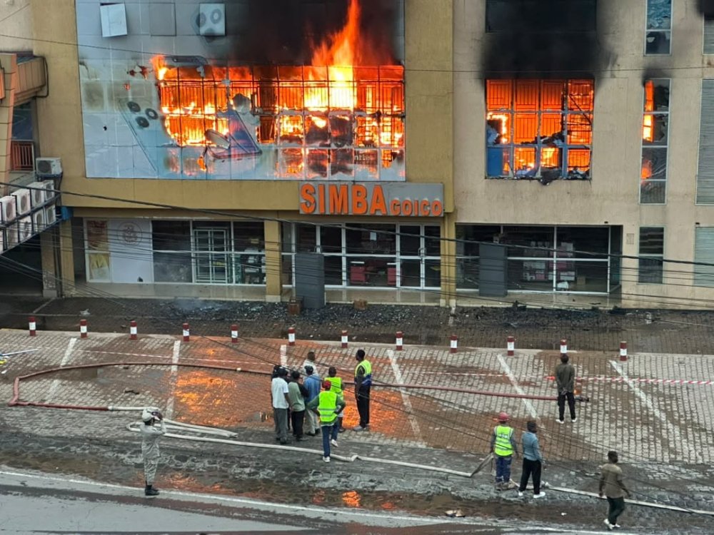 vivathetraveler's tweet photo. Musanze mayor urges caution after fire guts GOICO market 

READ MORE...
https://t.co/PIsVPyXswI https://t.co/a5ksOPUrgz