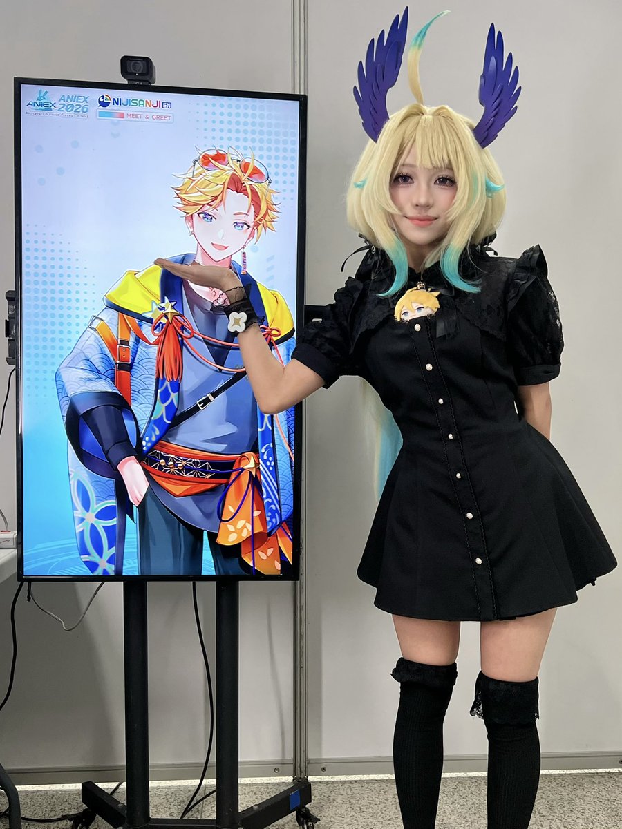 ebii1217's tweet photo. 😼🫴🏻💛 #AniEx2026 #YuQWilson https://t.co/TzJhV4EyeJ