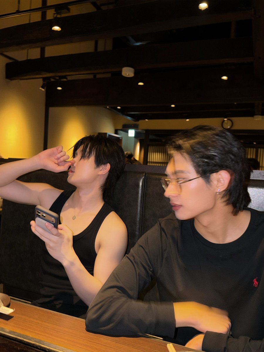moongurl_tty's tweet photo. yim in the tank top….tutors jaw…. wowowooww

#TutorYimFMinKyoto2026
#TutorKrp #mynameis_yim https://t.co/wgbvZv28lV