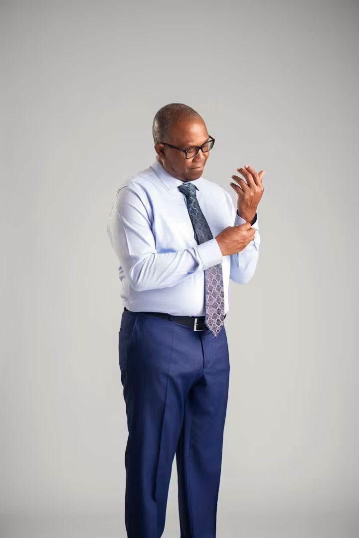 aisha47864's tweet photo. I’m a full Yoruba girl and I don’t care about tribalism shyt.😤🥶
If Peter Obi can do what Tinubu couldn’t do in 4 years,and if he can bring fuel down from ₦1400 to ₦800,  
then I fully support him.
My Vote is his.🫶🏻🥵 https://t.co/LLOz5GxgnR