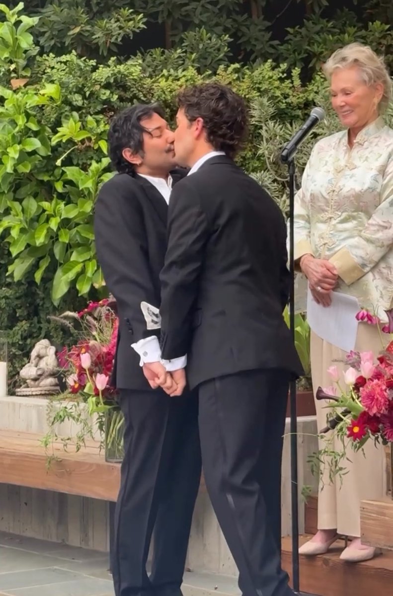 weltonsmac's tweet photo. omg jean officiating marks wedding 🥺 https://t.co/K4papd0yjy