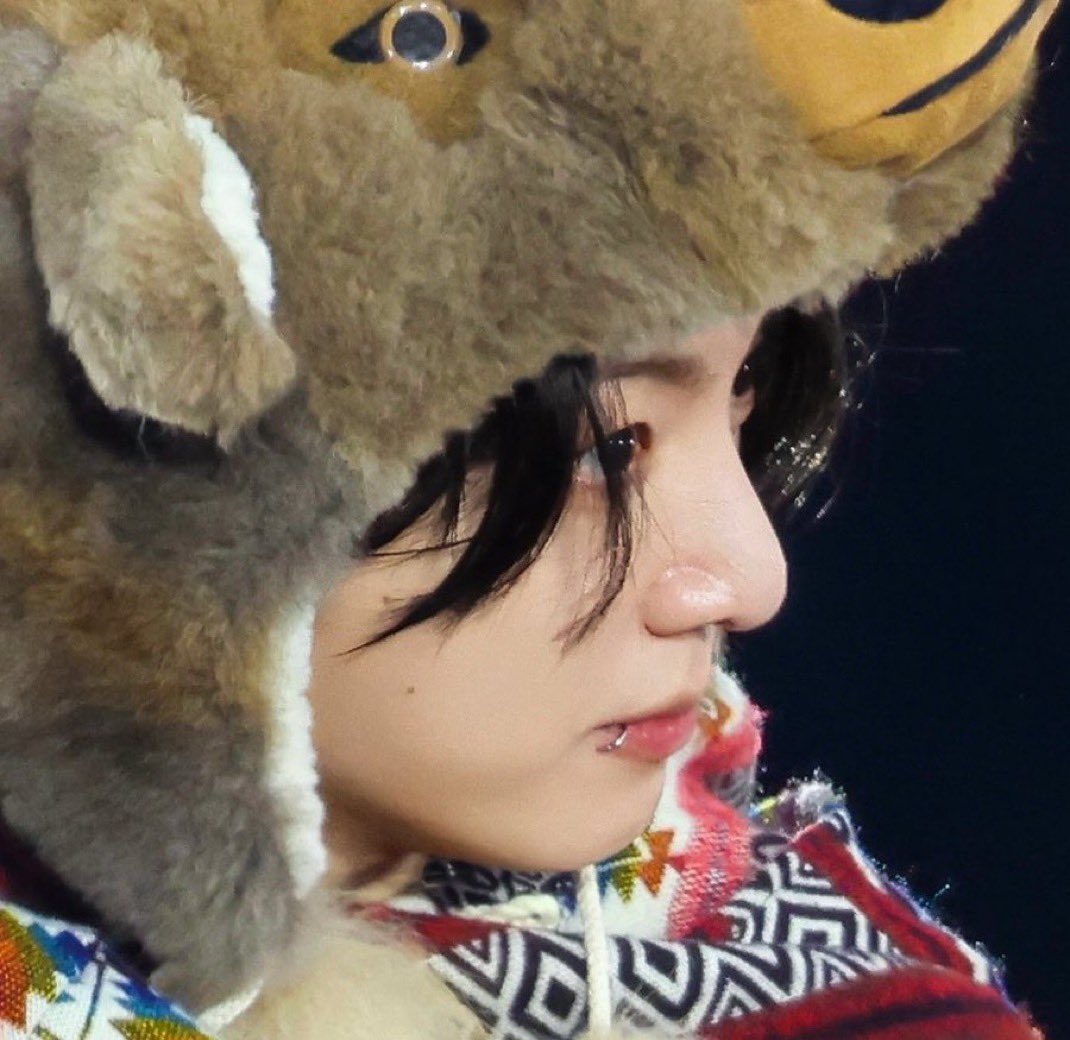 koogifs's tweet photo. big day for jungkook nose lovers (me) https://t.co/d9DZy76Sod