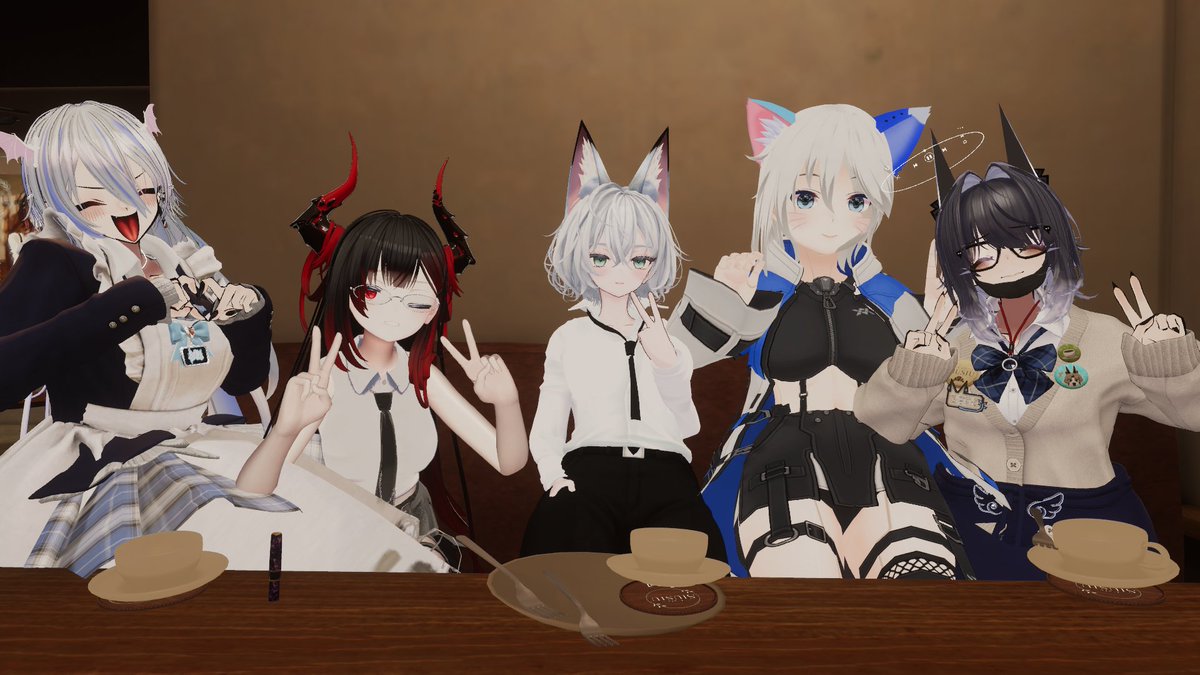 robonk_vrc's tweet photo. フレンドに誘われ #CaféSIUSIU へ
とにかく眼福でした
3人とも入れた奇跡に感謝 https://t.co/BrLwW9mFvf