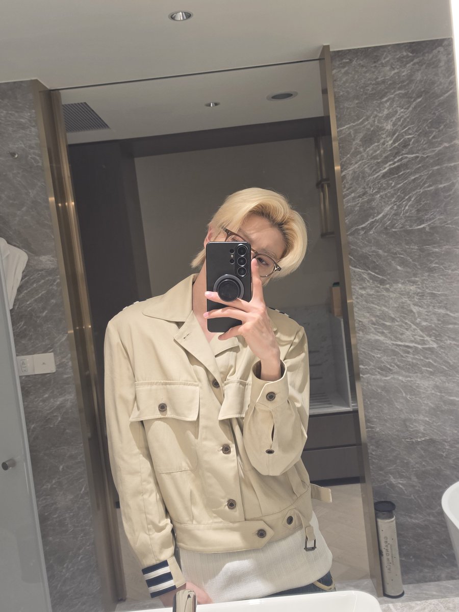 jakeupdateteam's tweet photo. 111026 | WVRS DM 🤠

#JAKE #ENHYPEN_JAKE #제이크 #엔하이픈_제이크 #ジェイク @ENHYPEN_members @ENHYPEN https://t.co/9FoRI770cs