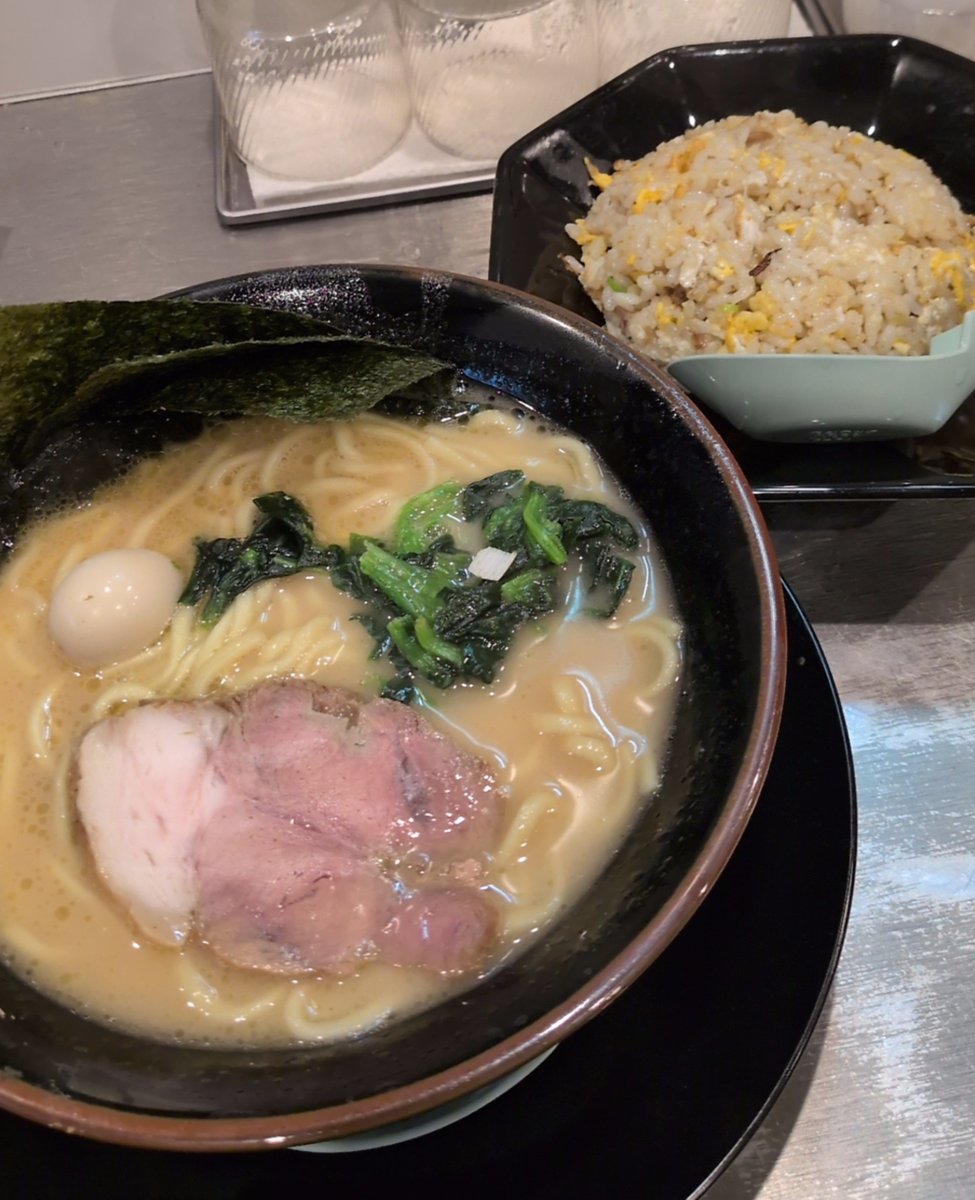 AtKurikuri883's tweet photo. お疲れ様でした〜
ミナホ後のラ🍜
今mupueの『ブルーチーズ』かかってるからゼロキロカロリー🤣 https://t.co/TEpwemYyUu