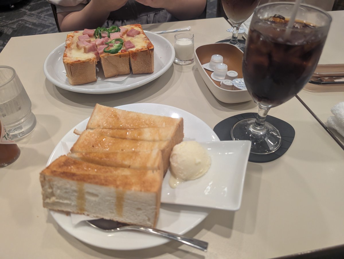 Zuihoden1's tweet photo. ロクシタン伊勢丹新宿店様で、綺麗なアドベントカレンダーを見せてもらって、とっても楽しい時間でした🎄✨B1のモンブランや栗おこわの行列がすごかったな🌰近くのルノアールで美味しいブランチ&amp;親切な店員さんで居心地よかった✨娘の付き合いでファミマ巡りをしてたら吉本興業さんを見付けた🤯感動✨ https://t.co/bVMRpVOBfA