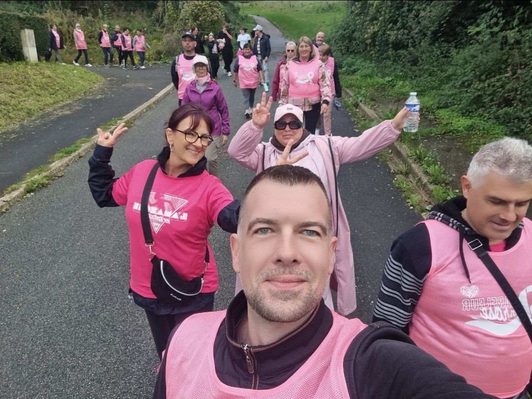 LepretreTony's tweet photo. 🎀 Aujourd’hui avait lieu la 3e édition de « Harfleur en rose », que nous avons reconduite cette année pour soutenir la lutte contre le cancer du sein.

Au programme, 6 km de marche au départ du centre-ville, en passant par Fleurville et Beaulieu, avant de rejoindre la place d’Armes. Plusieurs associations étaient présentes pour échanger avec les participants et apporter des informations utiles.

Un grand merci aux organisateurs, aux associations et à tous ceux qui ont participé à cette belle mobilisation. 💗