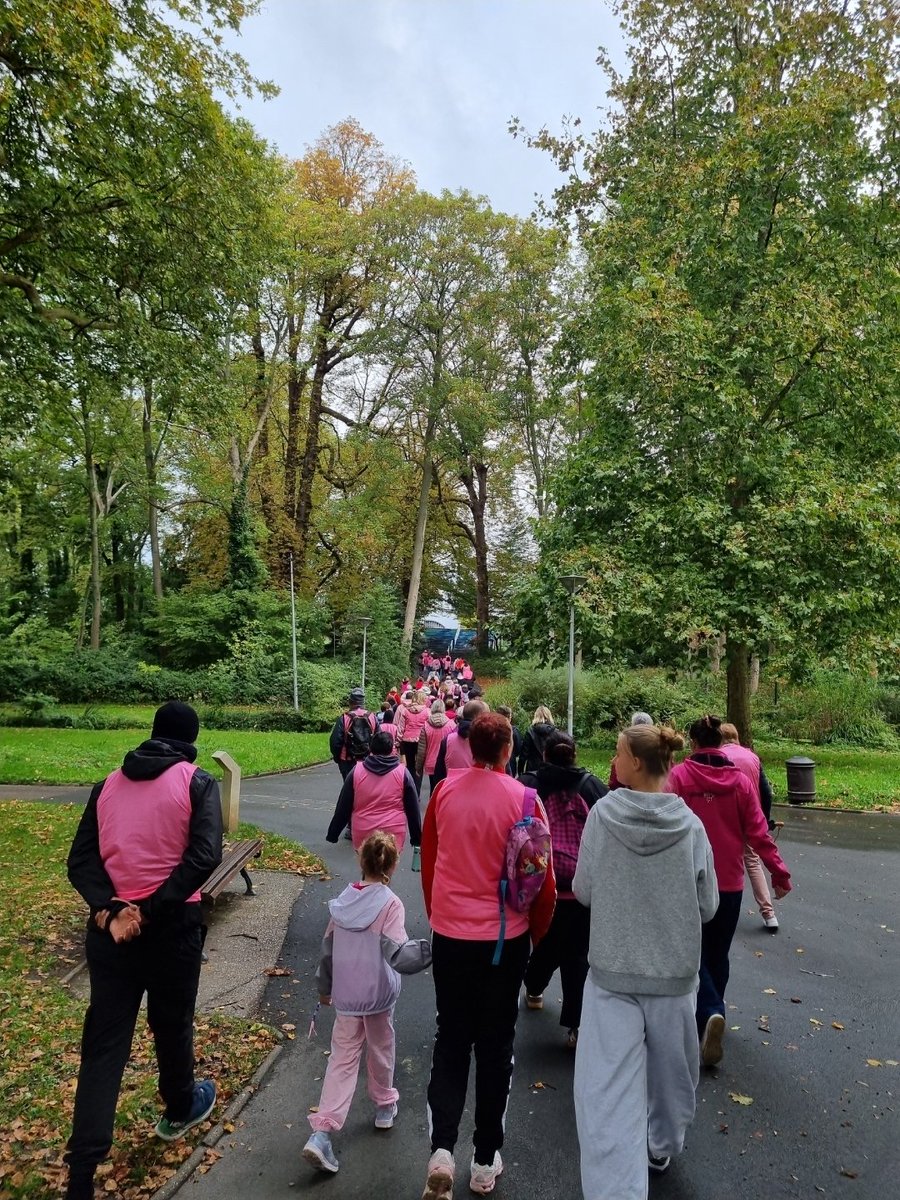 LepretreTony's tweet photo. 🎀 Aujourd’hui avait lieu la 3e édition de « Harfleur en rose », que nous avons reconduite cette année pour soutenir la lutte contre le cancer du sein.

Au programme, 6 km de marche au départ du centre-ville, en passant par Fleurville et Beaulieu, avant de rejoindre la place d’Armes. Plusieurs associations étaient présentes pour échanger avec les participants et apporter des informations utiles.

Un grand merci aux organisateurs, aux associations et à tous ceux qui ont participé à cette belle mobilisation. 💗