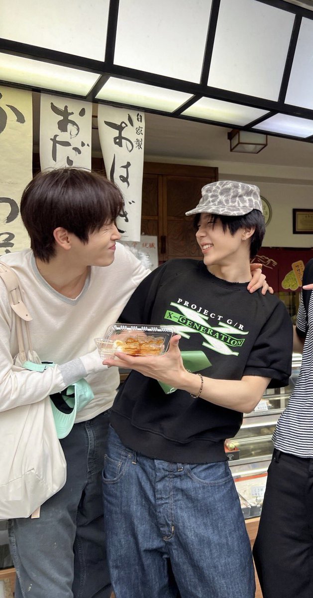 happ_sungsho's tweet photo. 성쇼 데뷔 6주년 축하해🧡 https://t.co/qBoMuPnaSR