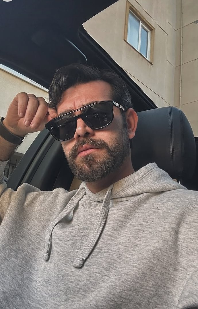 diziseyircisi's tweet photo. Karizmatik bir araba fotosu dersek 😎
#BarışBaktaş https://t.co/eNiLJ8GK65