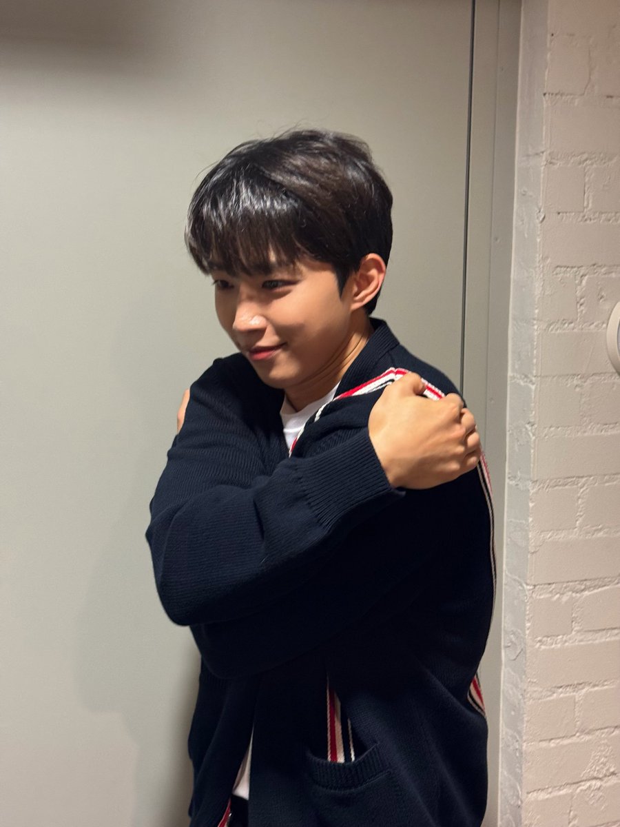 didi94929's tweet photo. 오늘은 베이시스트 안아주기의 날♡♥︎
서동성 안아….(⊃｡•́‿•̀｡)⊃ https://t.co/s9Xh7sRBhY