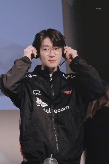 jisri_1004's tweet photo. 전원우 투척 https://t.co/gOaSpuQBYi
