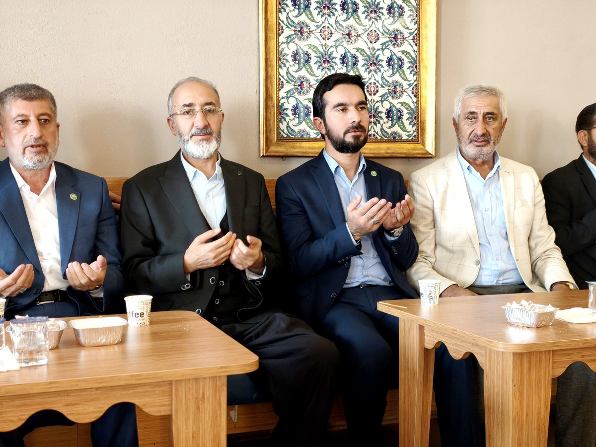 ZekiAras16's tweet photo. Sabri Tanyeri Hocamızın merhum amcasının taziyesine katılarak acılarını paylaştık.

Merhum amcamıza Allah’tan rahmet, Tanyeri ailesine ve yakınlarına sabır diliyorum. 

Başı sağ olsun. 🤲🏼 https://t.co/X9Aq4aj6dl