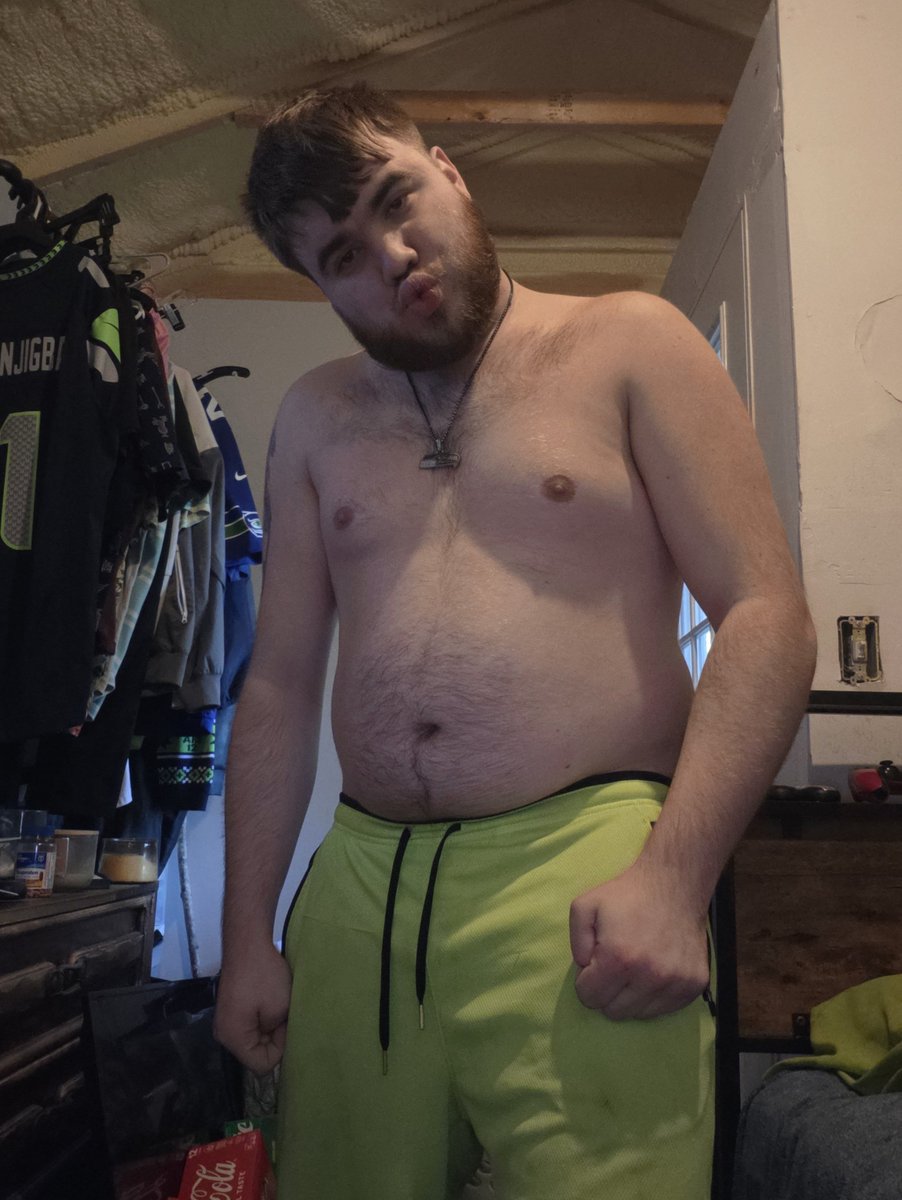 DeadHawks19's tweet photo. @Haz_el_D Any females want to be spoiled 🥵 😍 ❤️ https://t.co/CvueOGmGNx