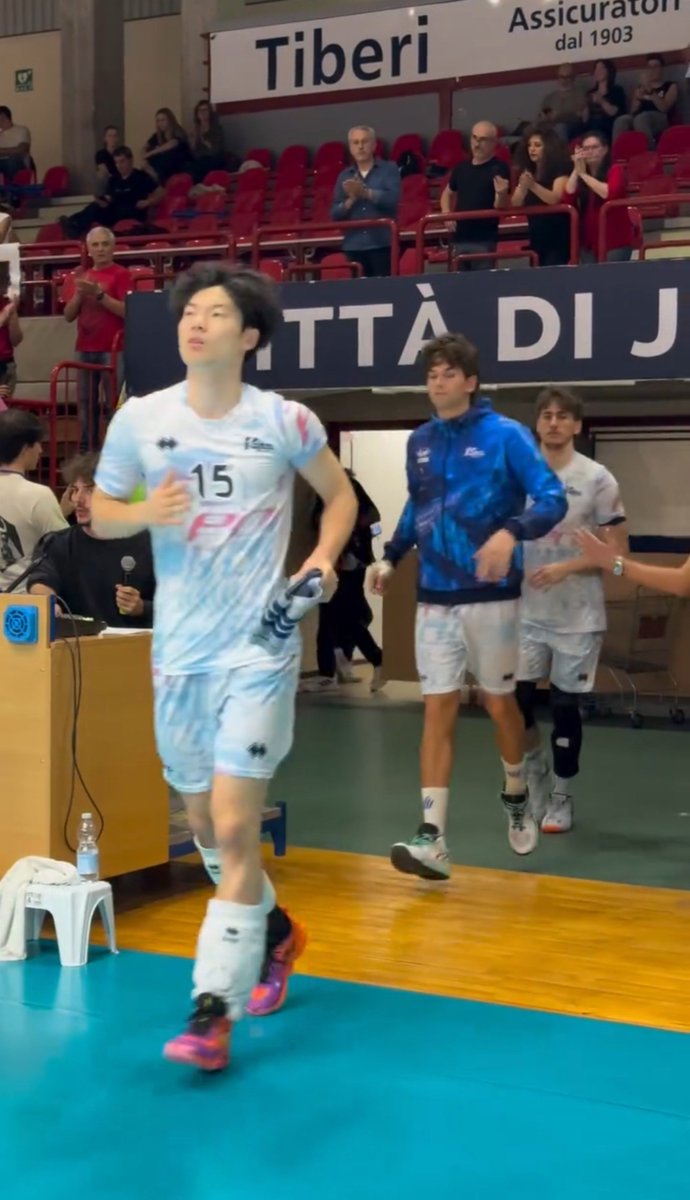 nenetta_nanette's tweet photo. Jesi Volley Cup Final！🏆🇮🇹
ミラノ 🆚 チヴィタノーヴァ！🏐🔥

プレマッチのCity IDウェアを着たたっちゃん、可愛すぎる！🤩🦄🌈
たっちゃん、笑顔で思いっきり頑張ってね！😊💪🏻
全力で応援してるよ！🏐🇮🇹✨

Forza Milano！
Forza Tatsu！

#大塚達宣
#ミラノたっちゃん
#PowervolleyMilano https://t.co/5BCElYAOzp