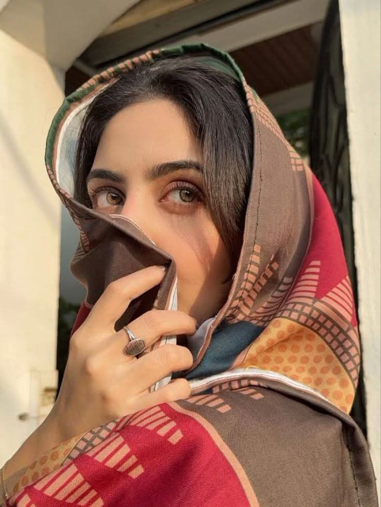 Tanoli_Pak's tweet photo. دلوں کو کھینچ رہی ہے کسی کی مست نگاہ
یہ دل کشی ہے تو پھر عذر مے کشی کیا ہے

مذاق عشق کو سمجھو گے یوں نہ تم ناصح
لگا کے دل کہیں دیکھو یہ دل لگی کیا ہے

#متاعِ_دل https://t.co/7Y3ByJDIly