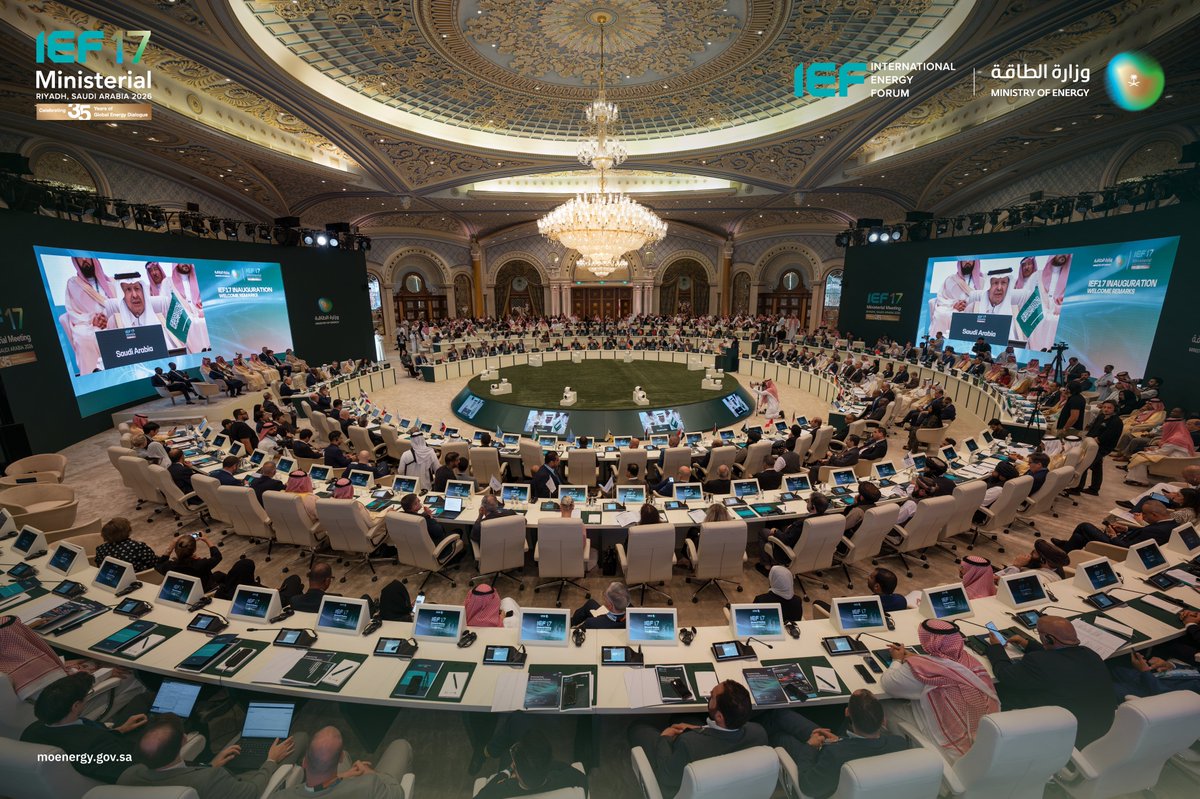 MoEnergy_Saudi's tweet photo. سمو وزير الطاقة وزير الصناعة والثروة المعدنية يفتتح أعمال الاجتماع الوزاري السابع عشر لمنتدى الطاقة الدولي (IEF17)، في الرياض، تحت عنوان: أمن الطاقة والأهداف المشتركة في عصر جديد. https://t.co/uvGwSztQkh