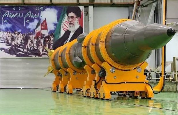 MO21_ALI's tweet photo. 🔺الحرس الثوري الايراني يجري مناورة واسعة بالصواريخ الفرط صوتية الان داخل ايران https://t.co/sp7qH9fcMf