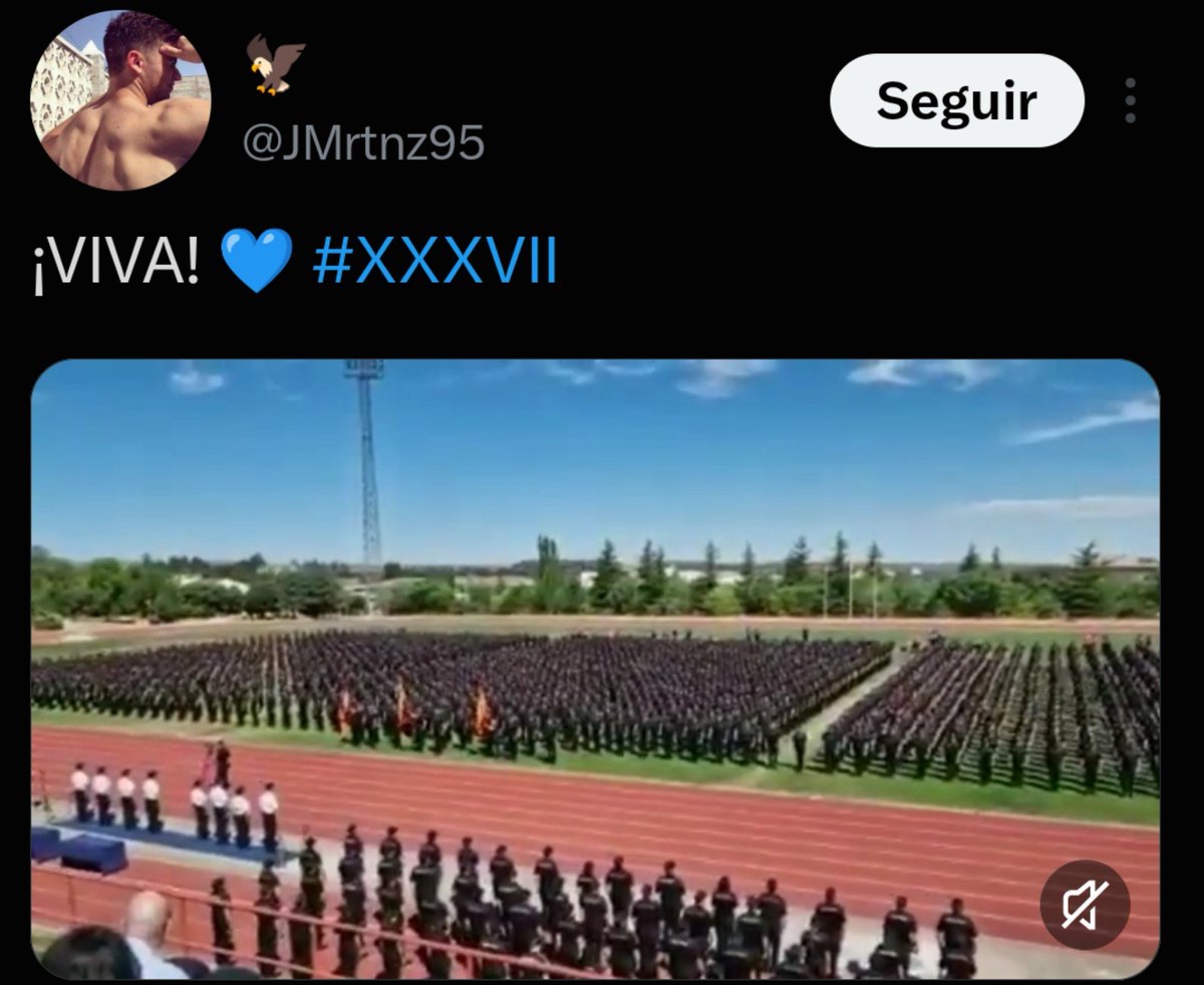 undercover_25_'s tweet photo. Su nombre, apellidos, promoción, fotos, gimnasio, lugar de trabajo y lugar de residencia están expuestos por él mismo en sus redes sociales, como sucede con el resto de policías que se publican desde esta cuenta. https://t.co/lYNIGNUgmj