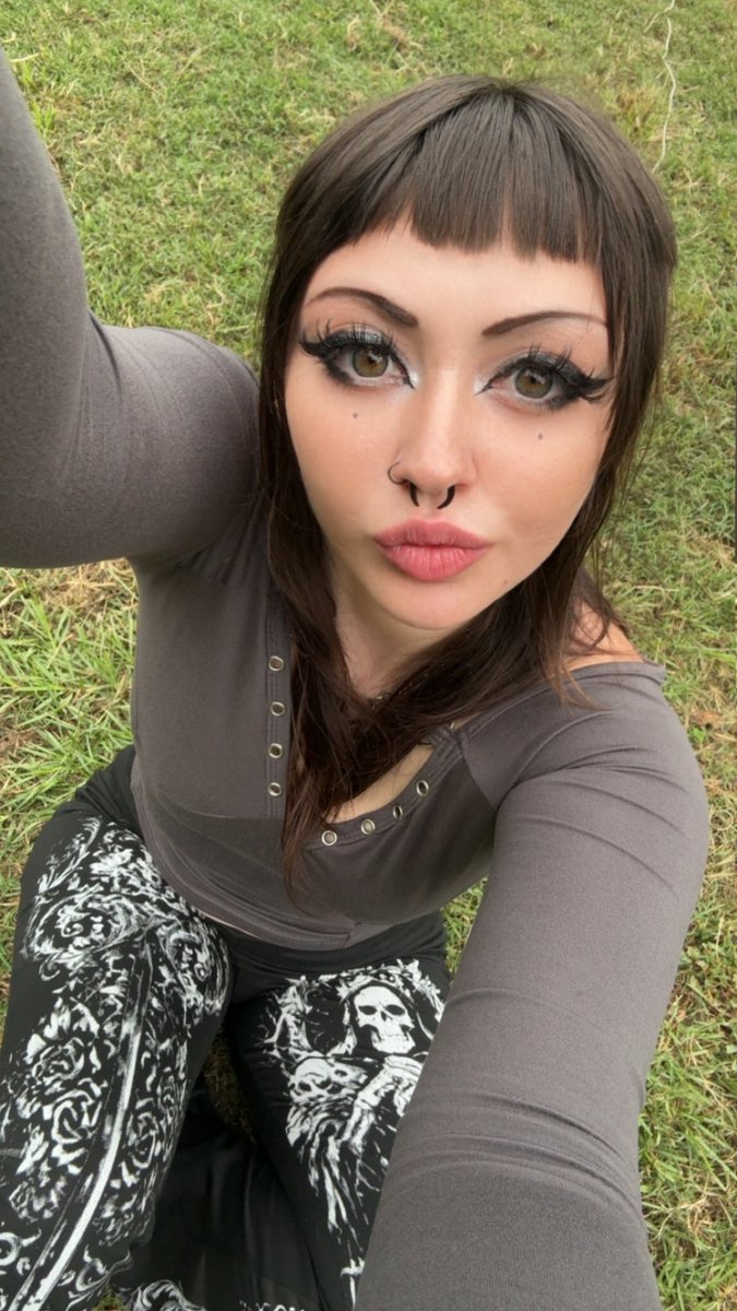xpeachyspitx's tweet photo. Who let the mf dogs out https://t.co/gOfIDbAdto