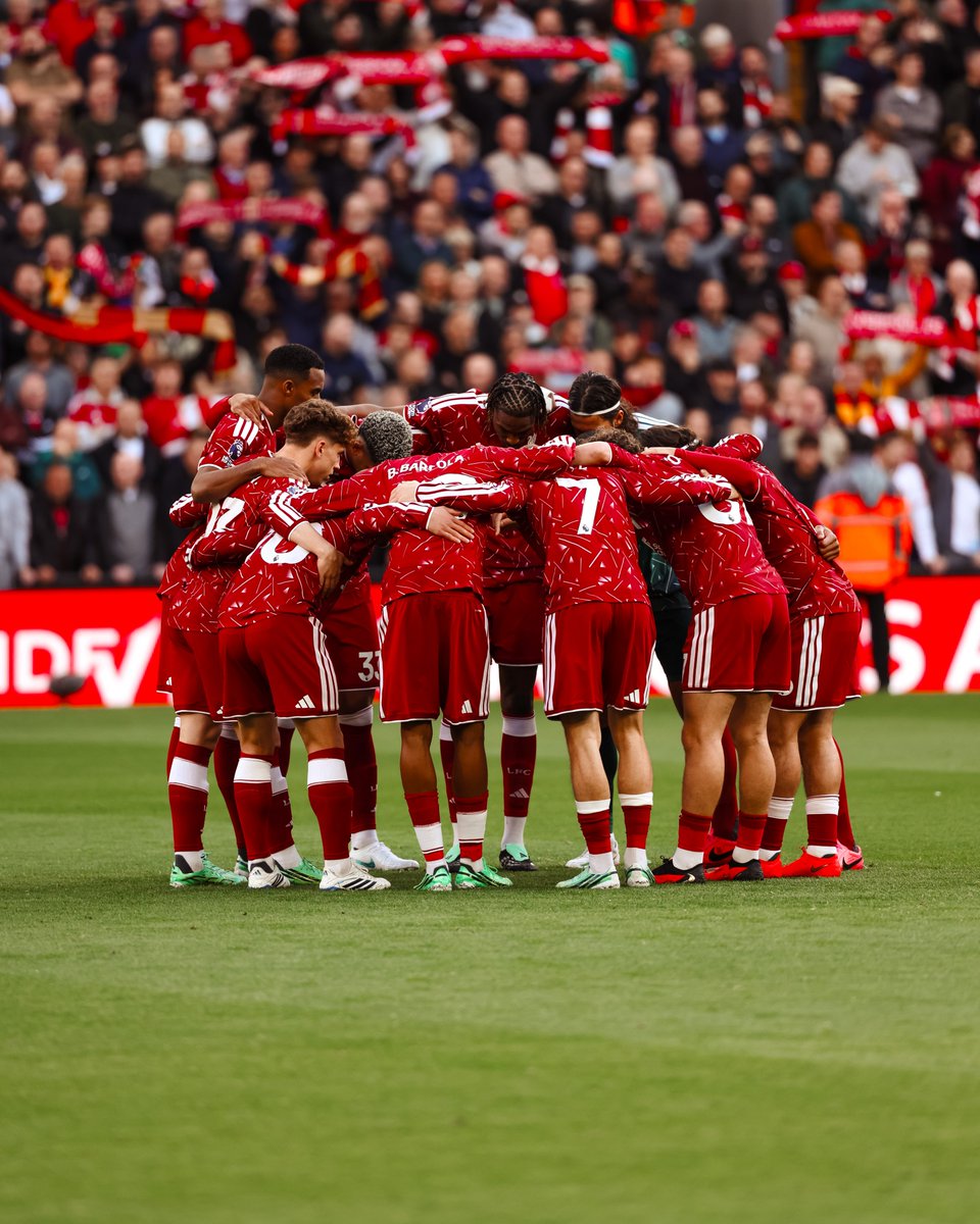 LFC's tweet photo. Come on you Reds ✊🔴 https://t.co/eGoJzXuEQ9