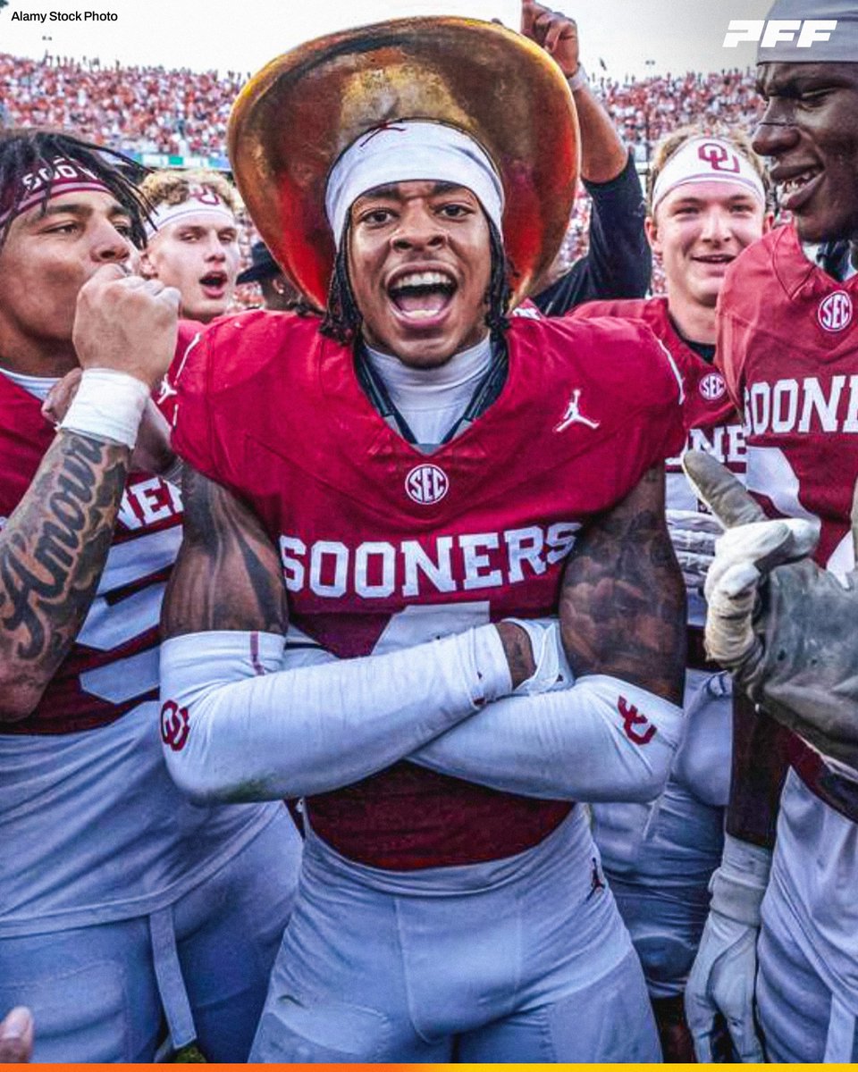 PFF_College's tweet photo. Oklahoma CB Courtland Guillory | Week 6 vs Texas:

🔴 36 Coverage Snaps
🔴 9 Yards Allowed (3 Targets)
🔴 1 Interception
🔴 2.8 Passer Rating Allowed

@OU_Football https://t.co/X1iE617tQf