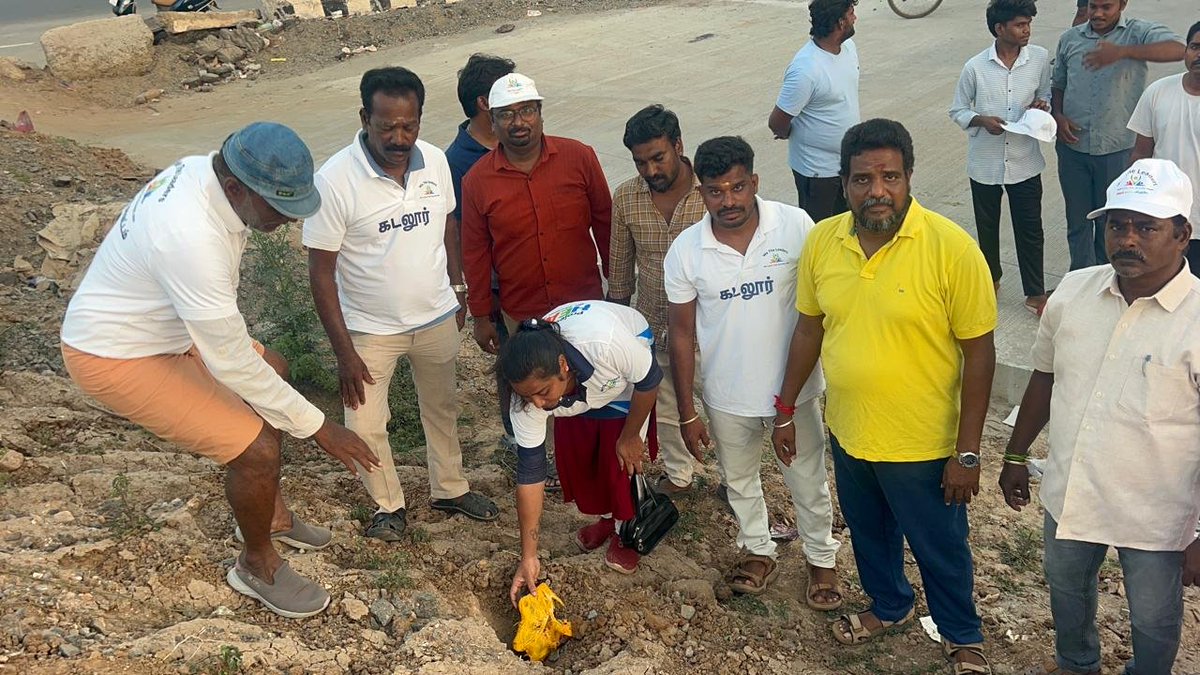 Zenithmega's tweet photo. WTL FOUNDATION | Cuddalore  
100 நாள் projects கீழ், கடலூர் ஆட்சியர் அலுவலகம் எதிரே(கஸ்டம்ஸ் ரோடு) பெண்ணையாற்றங்கரையில் 40–50 தன்னார்வலர்கள் இணைந்து சுமார் 450 பனை விதைகளை ஊன்றினர். அனைத்து தன்னார்வலர்களுக்கும் மனமார்ந்த நன்றி! 
#WTLFoundation_கடலூர் #100DaysProject https://t.co/fi7No7TZGx