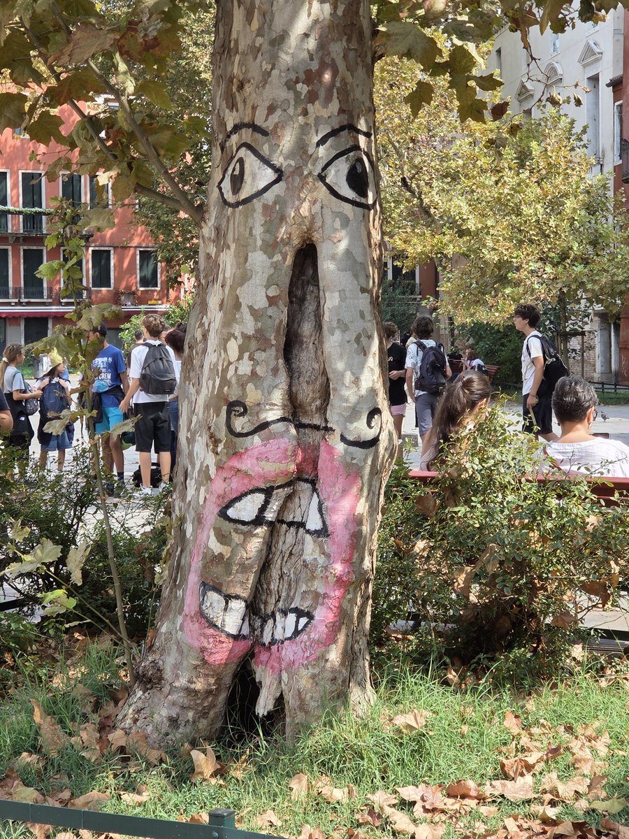 kennedyonbreak's tweet photo. ??? I guess that's one way to create art. https://t.co/KAxXwYJI59