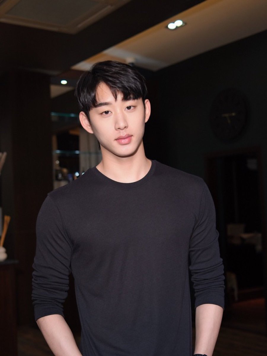 SurfNLoveHQ's tweet photo. Est debuting his look for his character Tonhon in @SurfnLoveSeries 

#SurfNLove #est_rvp #SurfNLoveSeries https://t.co/4yIqmkEe5N
