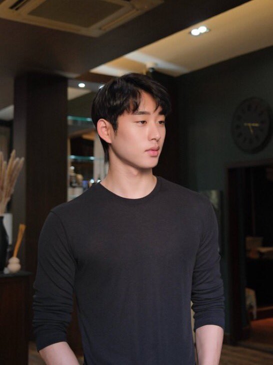 SurfNLoveHQ's tweet photo. Est debuting his look for his character Tonhon in @SurfnLoveSeries 

#SurfNLove #est_rvp #SurfNLoveSeries https://t.co/4yIqmkEe5N