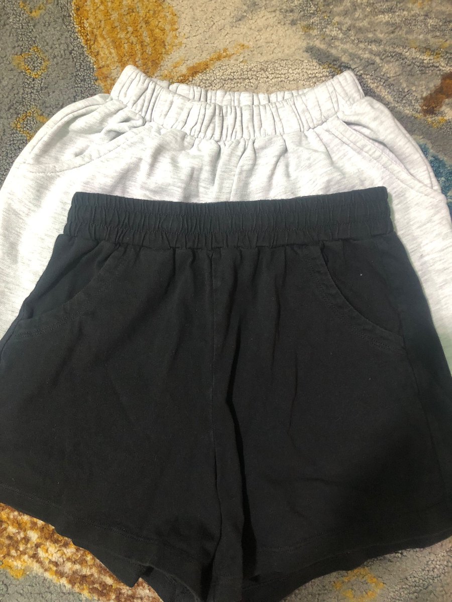 zai84774's tweet photo. Hallo gais aku jual celana preloved, yang mau tanya tanya boleh DM ya 🙌 https://t.co/v4Req6mWT3