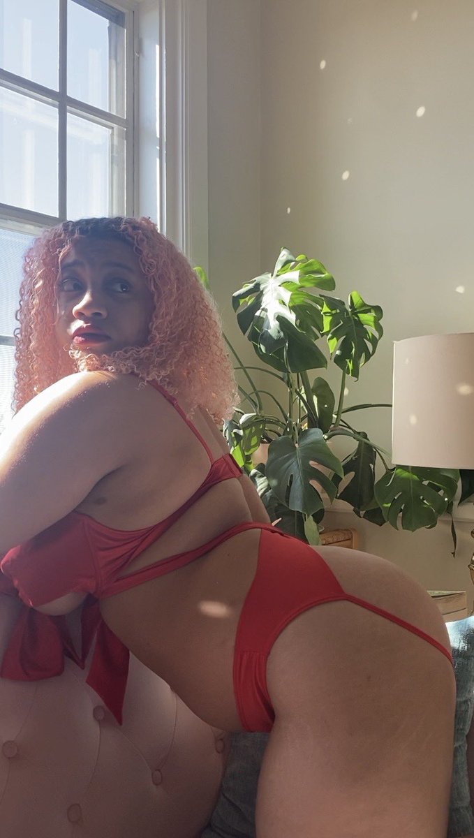 discodeathqueen's tweet photo. sunday’s a beautiful day to worship your goddess https://t.co/dpXF7rDyda