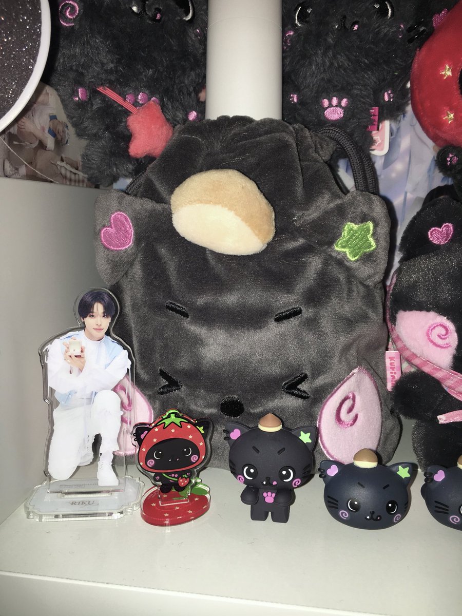 o3lyle's tweet photo. wishnini🐈‍⬛🍓🌰 https://t.co/QlyWqvDsCH