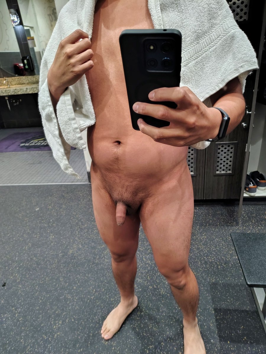 pb_winston's tweet photo. Morning gym shower https://t.co/eNAH0hPd4T