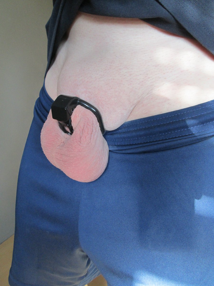 Chastityboy13's tweet photo. I'm still amazed at how flat my useless nub is now 😯😝🔒 https://t.co/OgarKRxhxg