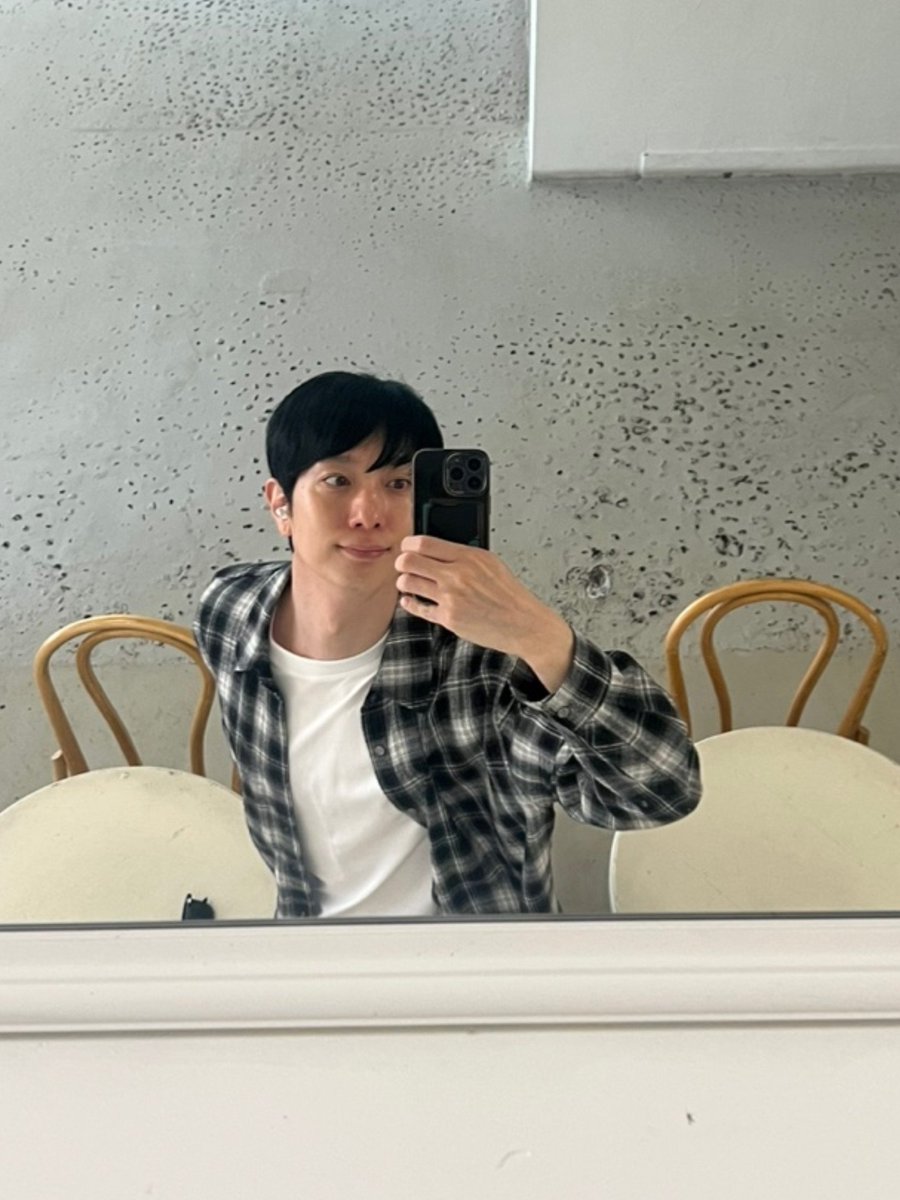 nuay2n's tweet photo. 이번 생엔 내가 데리러 갈 일 없게 오래오래 건강하게 살아.
장부는 또 미뤄둘게. https://t.co/rqbNG5C9o8