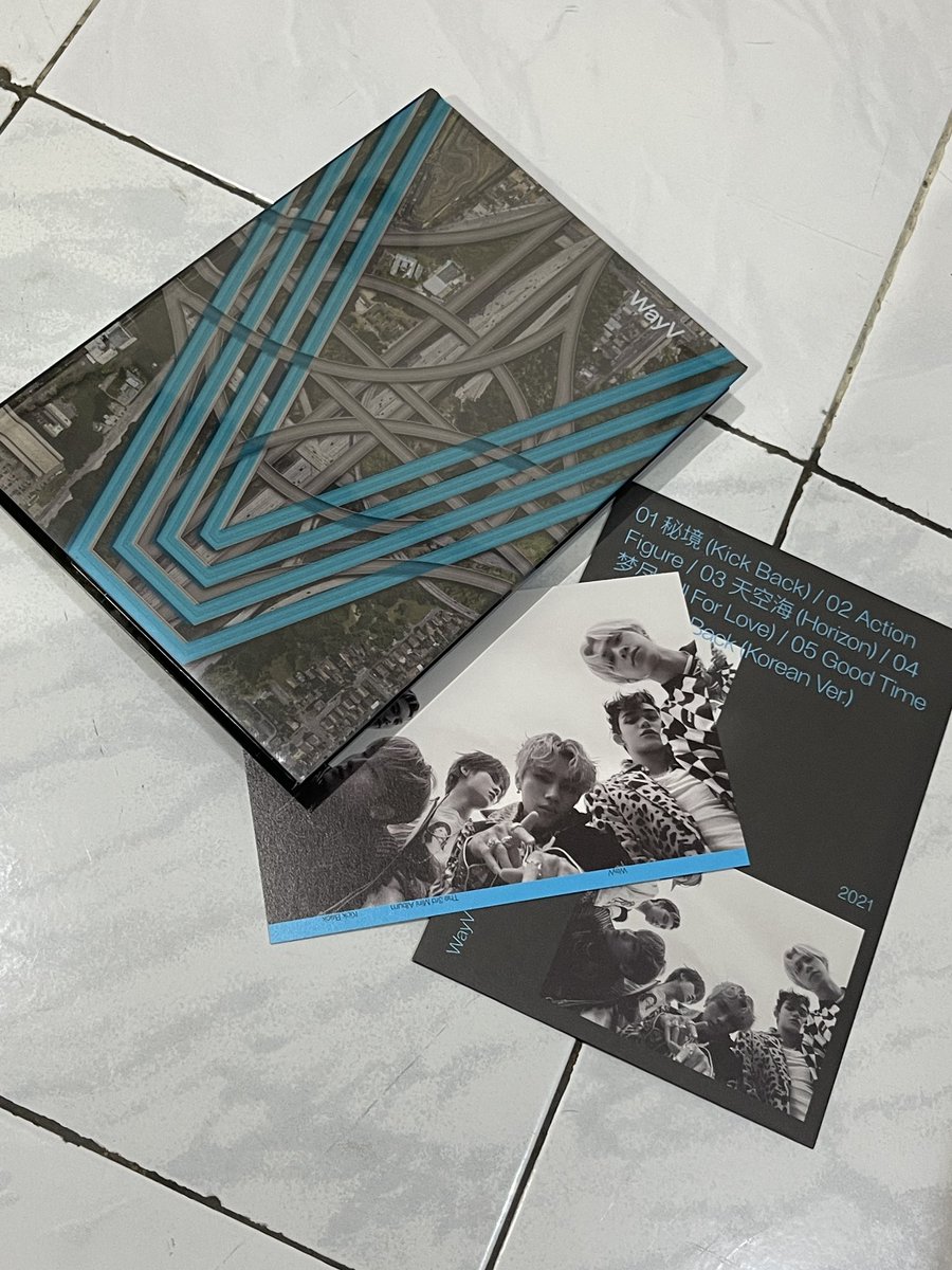 ruzzerdee's tweet photo. Want To Sell / WTS 
album only WayV KickBack
all 30k💗 dm bisa oren yaa
nct wayv https://t.co/POzE2SQx5u