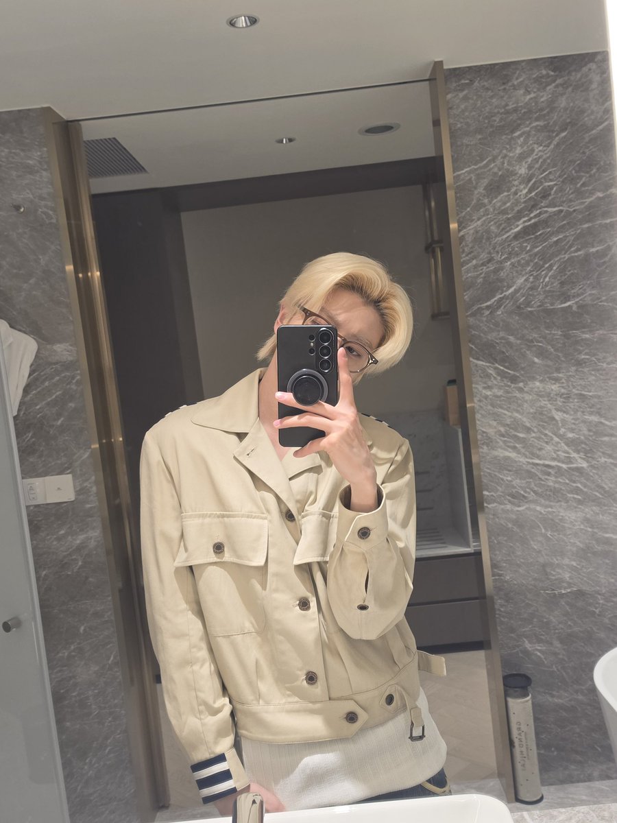 enhypenweverse's tweet photo. [ #제이크’s DM ] 261011

🐺: Did you already do preparations to sleep?
🐺: I did lower body bath earlier and
🐺: Washed up
🐺: Now I'm done with preparations to sleep
🐺: [Pictures]
🐺: Pictures I took while doing today's schedules heh
🐺: Of course I took those to give them to ENGENE
🐺: Suddenly
🐺: I thought of something
🐺: I want to hurry up and do tour
🐺: Concert is fun...
🐺: Why are you laughing..?
🐺: I'm being real

@ENHYPEN_members @ENHYPEN #ENHYPEN #엔하이픈 #JAKE