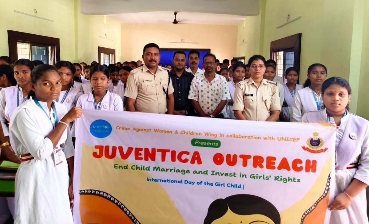 spkalahandi's tweet photo. JUVENTIKA
KALAHANDI POLICE 

Through #JUVENTIKA Outreach, Kalahandi Police is spreading awareness among  students about girls’ rights &amp; the importance of ending  child marriage.
🤝 Let’s stand together for a  brighter future
@odisha_police @digswrkoraput @homeodisha @UNICEFIndia https://t.co/6zv1SBXLrf