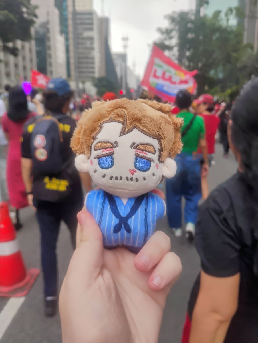 jiIlsmorgan's tweet photo. não satisfeito em participar do protesto pelo voto feminino agora o arthur protesta pela democracia !! https://t.co/4qjIe4KS6V