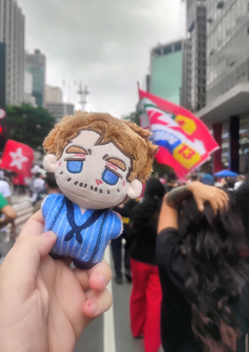 jiIlsmorgan's tweet photo. não satisfeito em participar do protesto pelo voto feminino agora o arthur protesta pela democracia !! https://t.co/4qjIe4KS6V