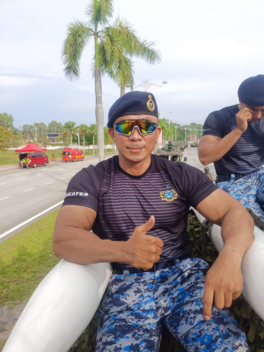HabibiRaya007's tweet photo. Malaysian Professional Bodybuilder 💪🏻💪🏻 Please Contact admin for watch his full video below 👇🏻👇🏻👇🏻
admin https://t.co/NXhEidJXum
Preview group: https://t.co/Q4EQqaIVl5 https://t.co/X4wPBxs5VV