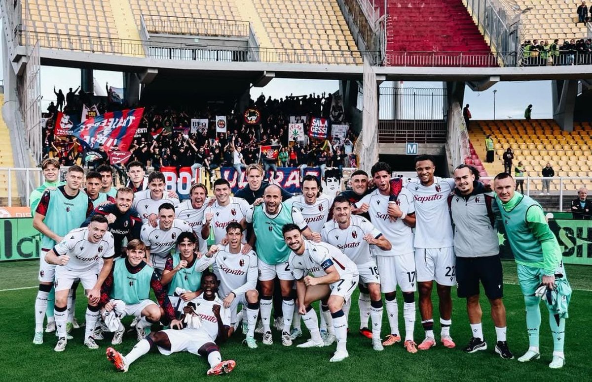 NiccoParenti98's tweet photo. Tutta la felicità del Bologna dopo la prima vittoria stagionale contro il Lecce🔴🔵

📷 @bolognafc1909 https://t.co/dVfWAdyTXZ