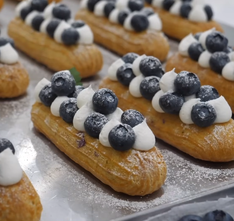 daily_dolce's tweet photo. Blueberry desserts always look so aesthetic 🫐 https://t.co/oEaZUKDIaB