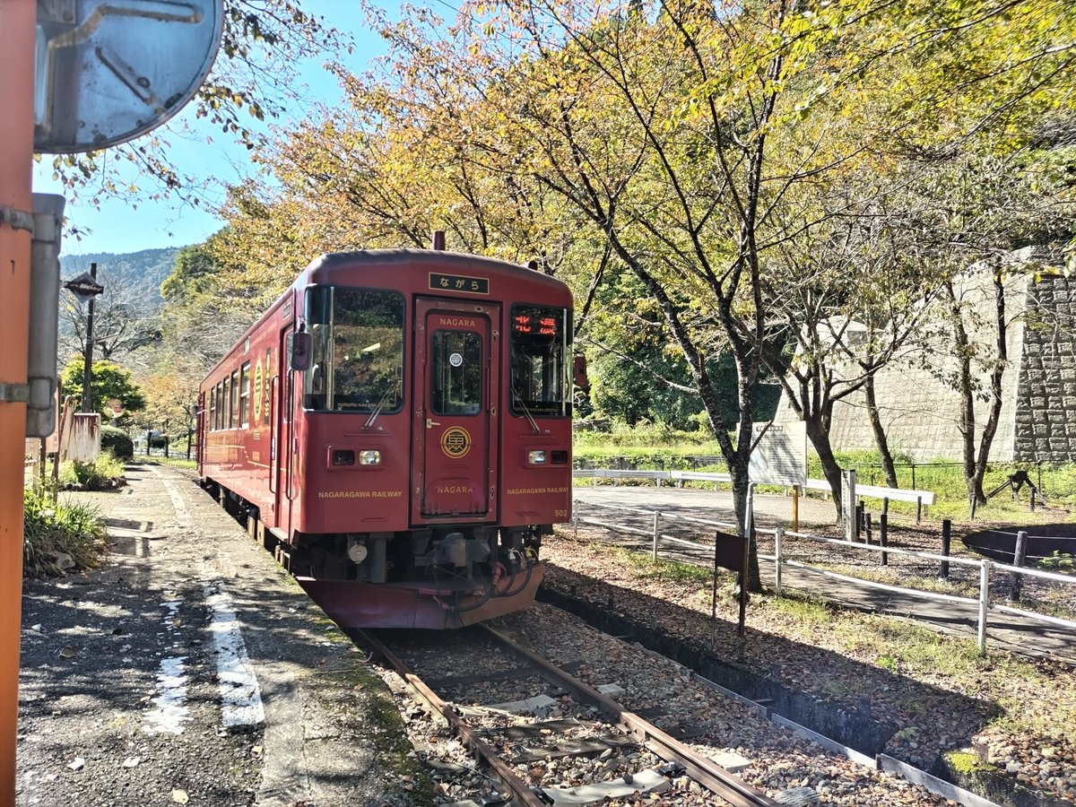 kmts17's tweet photo. 【北濃駅（長良川鉄道）】
転車台（ターンテーブル）が残る山間の小駅 https://t.co/4U1JTsNSmY