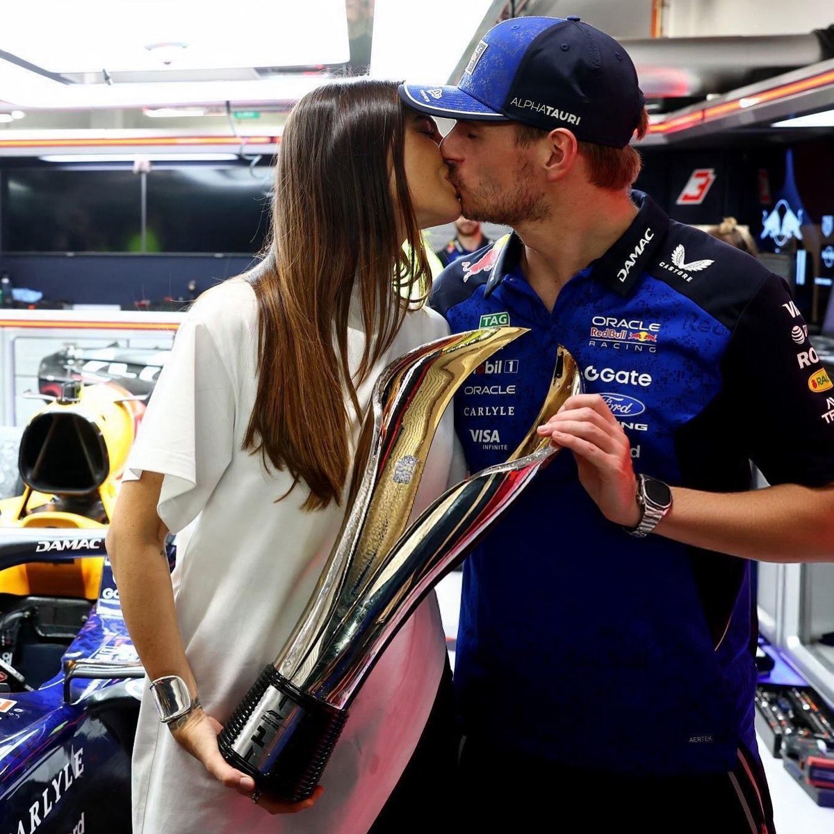 kellyplover's tweet photo. Kelly and Max with the trophy 🏆❤️ https://t.co/XQQGhGxUVQ