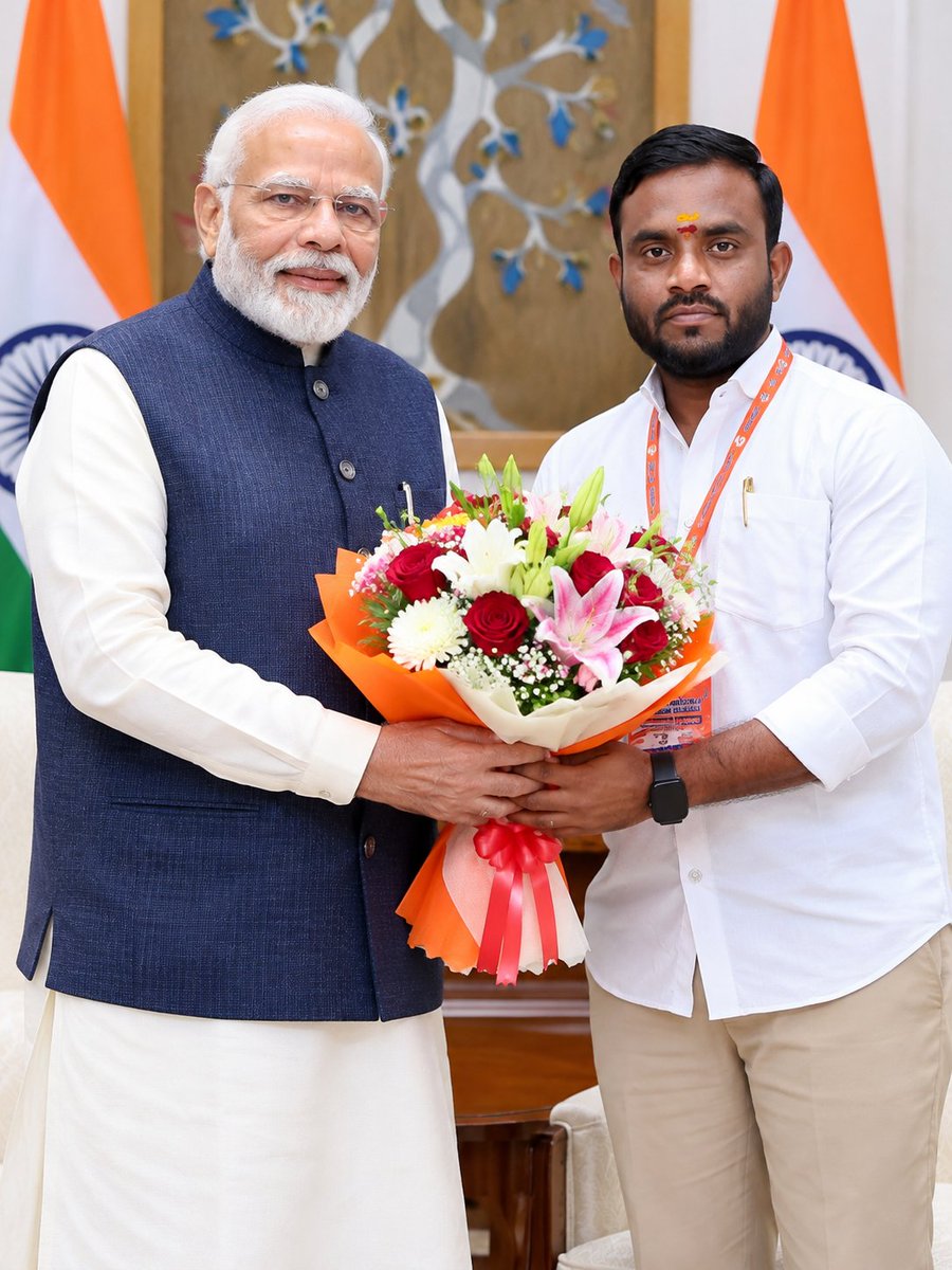 BJPOBCBHPL4's tweet photo. 👉నాకు భారత ప్రధాని నరేంద్ర మోడీ గారితో ఒక ఫోటో దిగాలని కళ నామనసులో ఎప్పటికి ఉండేది ?????
అది జీవితంలో కూడా తీరదు అనుకున్నాను 
                              కానీ 
అది Ai ద్వారా ఇంత తొందరగా నా కాళ తీరింది థాంక్యూ AI జైశ్రీరామ్ జై నరేంద్ర మోడీ గారి నాయకత్వం వర్ధిల్లాలి✊✊ https://t.co/6oy0S4nL0P