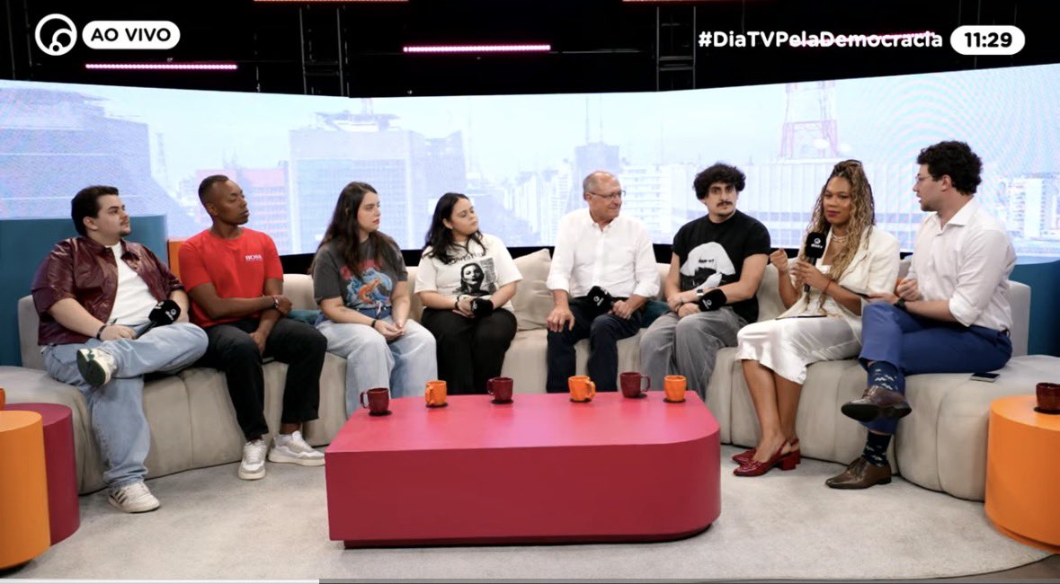 itsEvan_'s tweet photo. Nem nos meus maiores momentos de psicose imaginava que Geraldo Alckmin estaria na dia tv https://t.co/3ayXS9Ch5C