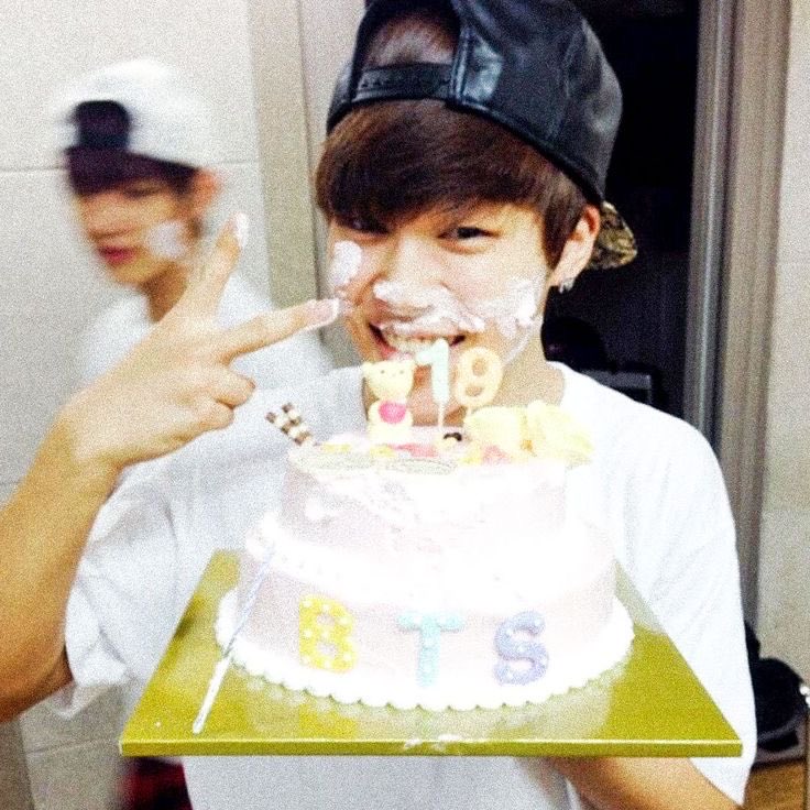 CxVanya's tweet photo. birthday boy . ݁⋆ ۶ৎ ݁˖ . ݁ https://t.co/KXr78zw8wW