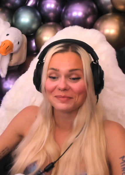 lwkchxr's tweet photo. My face rn when I have to play with someone who isn't my duo 

... need 1 for NAC Reload ZB cc in 3 hours 😭 https://t.co/B70yQhWhI6